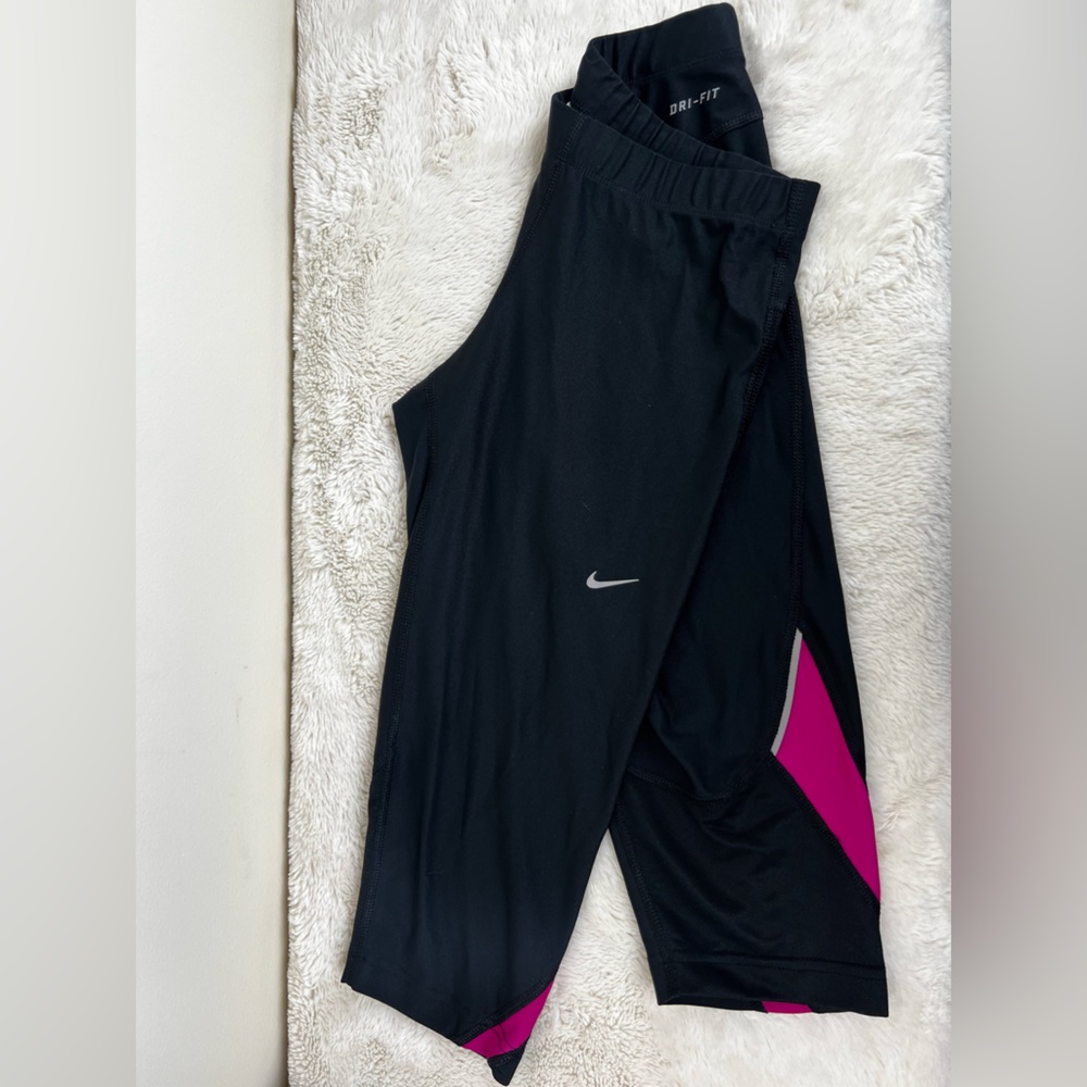 Nike DRI-FIT crop leggings. 2 Pack